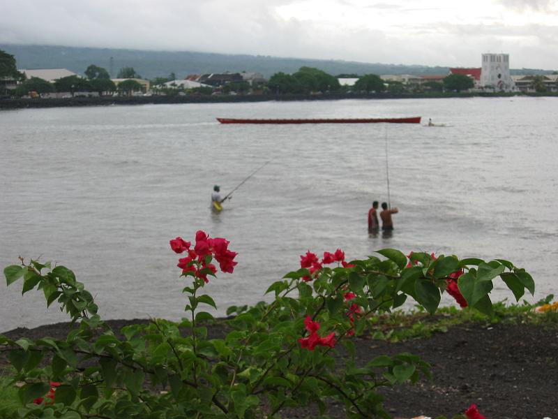 sam03 Fishing in the Apia harbour. In the background, one of the longboats used for traditional races.